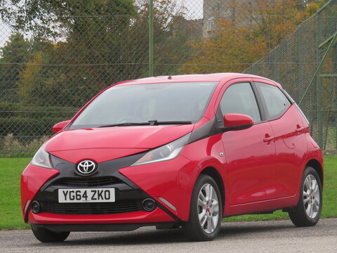 VVT-i x-play Hatchback 1.0 Automatic Petrol