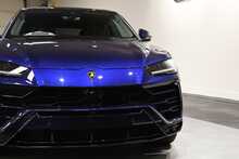 Lamborghini Urus V8