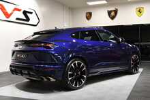 Lamborghini Urus V8