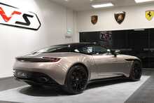 Aston Martin DB11 V12