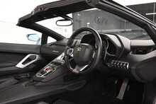 Lamborghini Aventador V12 LP 700-4 