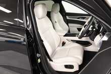 Jaguar F-PACE P250i R-Dynamic SE Black