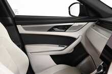 Jaguar F-PACE P250i R-Dynamic SE Black