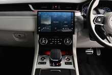 Jaguar F-PACE P250i R-Dynamic SE Black