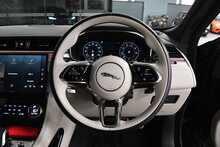 Jaguar F-PACE P250i R-Dynamic SE Black
