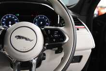 Jaguar F-PACE P250i R-Dynamic SE Black