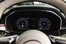 Jaguar F-PACE P250i R-Dynamic SE Black