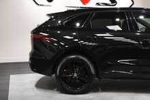 Jaguar F-PACE P250i R-Dynamic SE Black