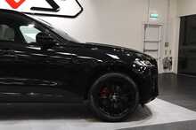 Jaguar F-PACE P250i R-Dynamic SE Black