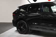 Jaguar F-PACE P250i R-Dynamic SE Black