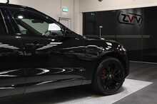 Jaguar F-PACE P250i R-Dynamic SE Black