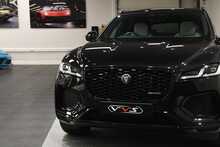 Jaguar F-PACE P250i R-Dynamic SE Black