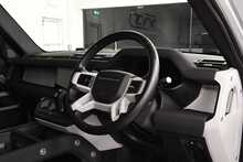 Land Rover Defender 110 D300 MHEV X-Dynamic SE