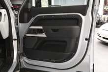 Land Rover Defender 110 D300 MHEV X-Dynamic SE