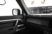 Land Rover Defender 110 D300 MHEV X-Dynamic SE