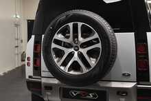 Land Rover Defender 110 D300 MHEV X-Dynamic SE