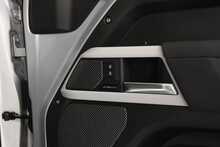 Land Rover Defender 110 D300 MHEV X-Dynamic SE