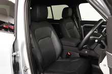 Land Rover Defender 110 D300 MHEV X-Dynamic SE
