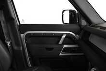Land Rover Defender 110 D300 MHEV X-Dynamic SE