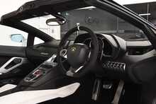 Lamborghini Aventador LP700-4 Roadster