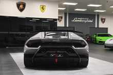 Lamborghini Huracan V10 LP 640-4 Performante