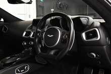 Aston Martin Vantage V8