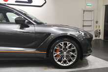 Aston Martin DBX V8