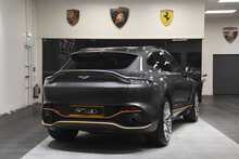 Aston Martin DBX V8