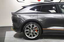 Aston Martin DBX V8