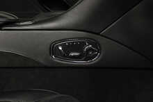 Aston Martin DBS V12 BiTurbo Superleggera