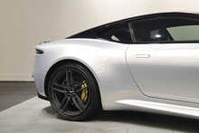 Aston Martin DBS V12 BiTurbo Superleggera