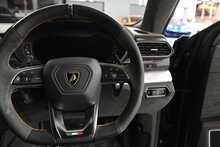 Lamborghini Urus V8