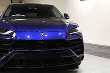 Lamborghini Urus V8