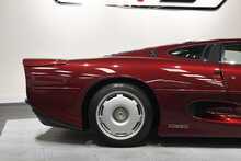 Jaguar XJ220 
