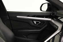 Lamborghini Urus V8
