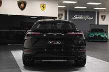 Lamborghini Urus V8