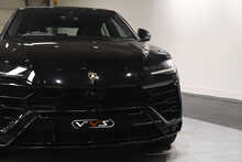 Lamborghini Urus V8