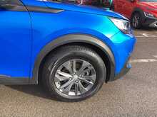 Peugeot 2008 PureTech Active Premium + - U43784