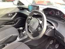 Peugeot 2008 PureTech Active Premium + - U43784