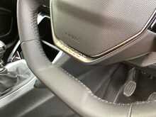 Peugeot 2008 PureTech Active Premium + - U43784