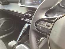 Peugeot 2008 PureTech Active Premium + - U43784