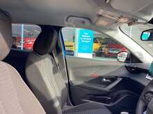 Peugeot 2008 PureTech Active Premium + - U43784