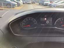 Peugeot 2008 PureTech Active Premium + - U43784