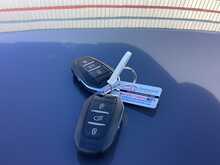 Peugeot E-2008 Allure - U43830