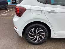 Volkswagen Polo TSI Life - U43856