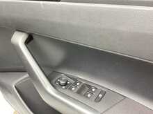 Volkswagen Polo TSI Life - U43856