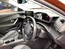 Peugeot 2008 PureTech Allure - U43859
