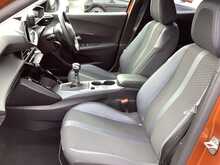 Peugeot 2008 PureTech Allure - U43859