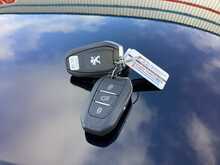 Peugeot 2008 PureTech GT - U43881