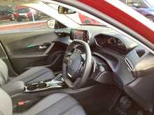 Peugeot 2008 PureTech Allure - U43893